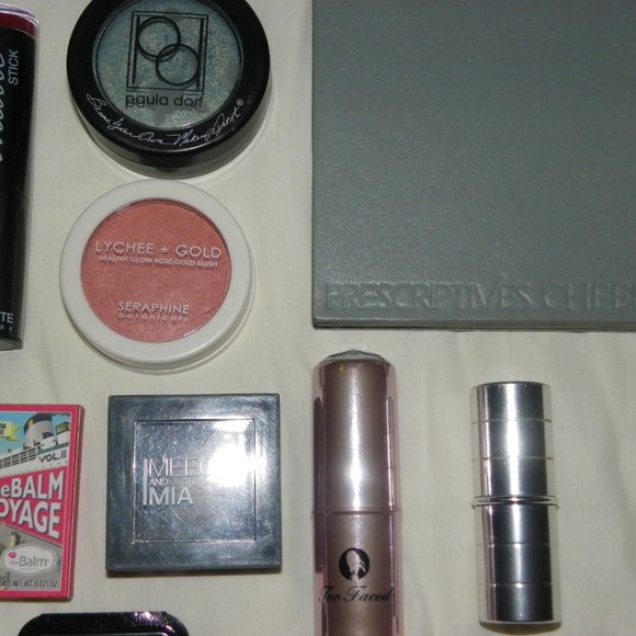 Mixed Makeup Bundle - Picture 3 of 8